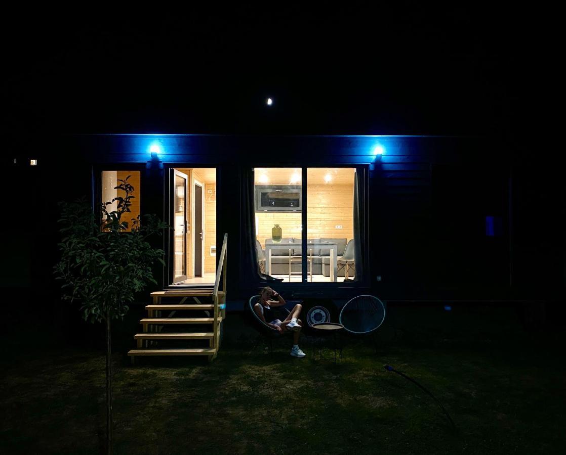 فيلا Pixel - Tiny Campus Tîrgu Secuiesc المظهر الخارجي الصورة